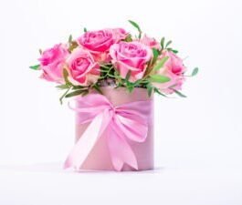 Rožinių rožių dėžutė