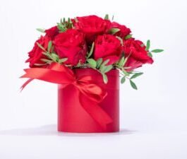 Raudonų rožių dėžutė