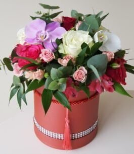 Puokštė dėžutėje „Elegancija“